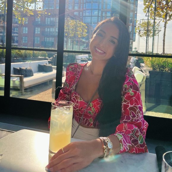 Meet your Posher, Karyme - Picture 1 of 1